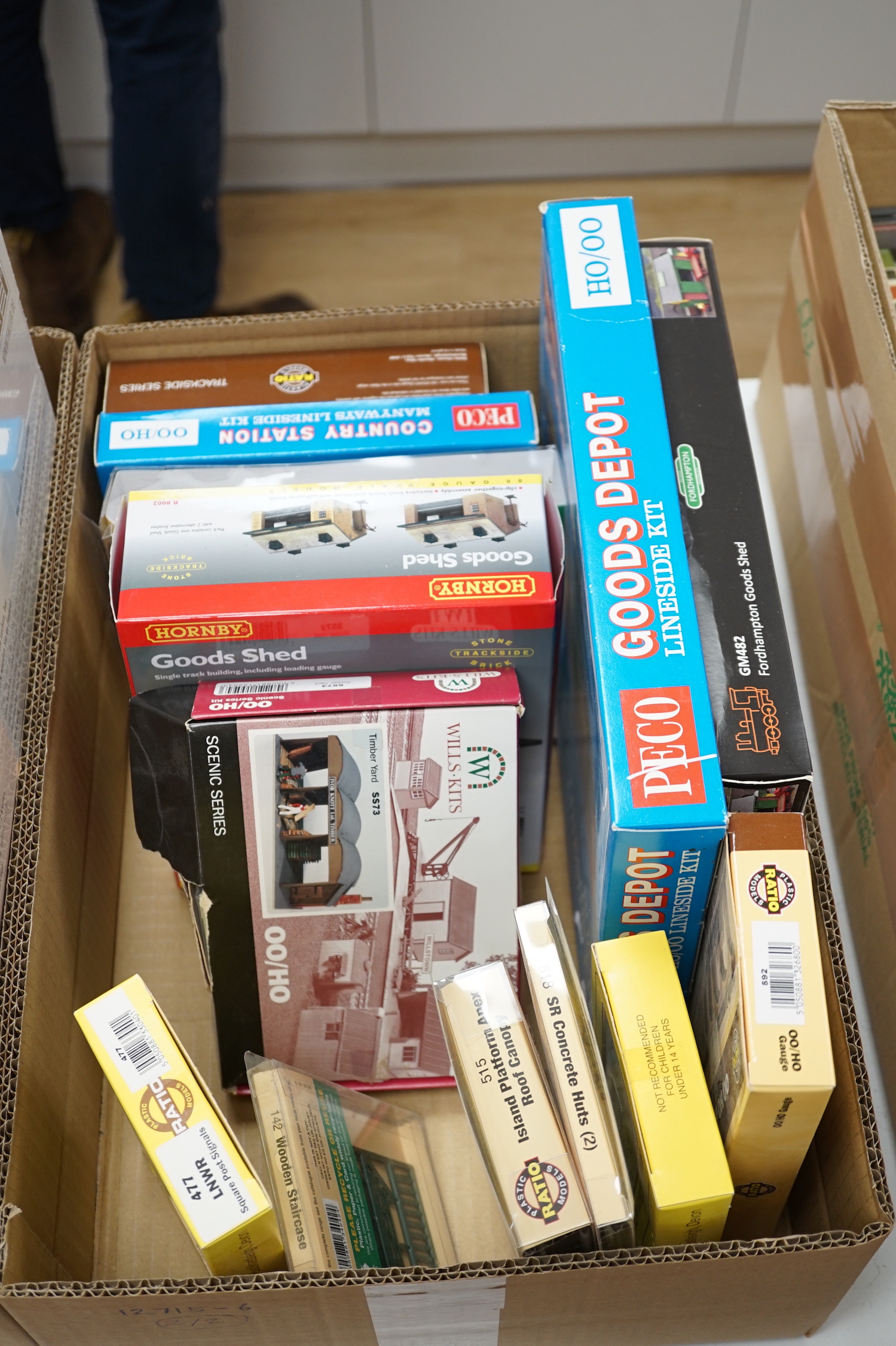 A collection of boxed and unconstructed 00 and HO Gauge model railway kits and trackside accessories, by Ratio, Metcalfe, Peco, Springside Models, etc. including; goods sheds, engine sheds, station buildings, signals, et